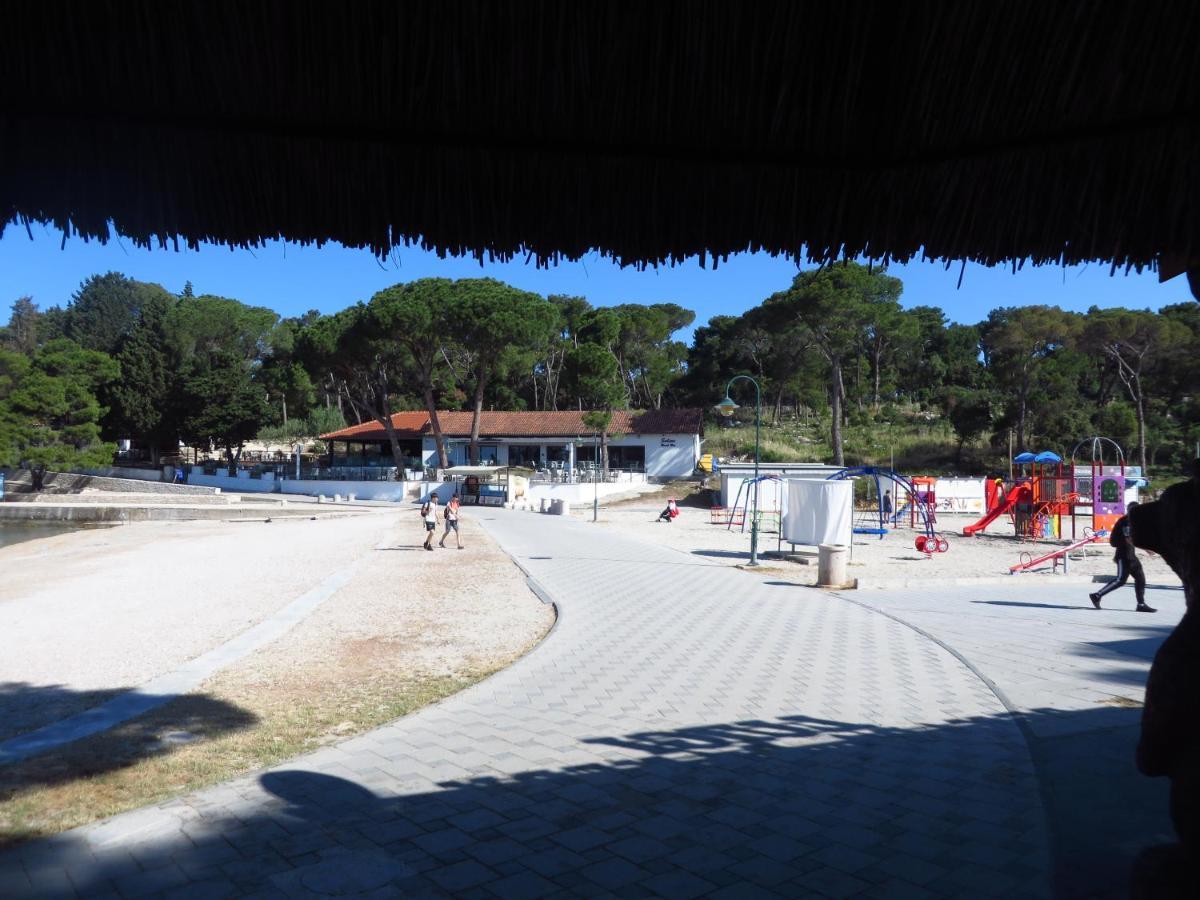 Soline Beach Apartments Biograd Na Moru Esterno foto